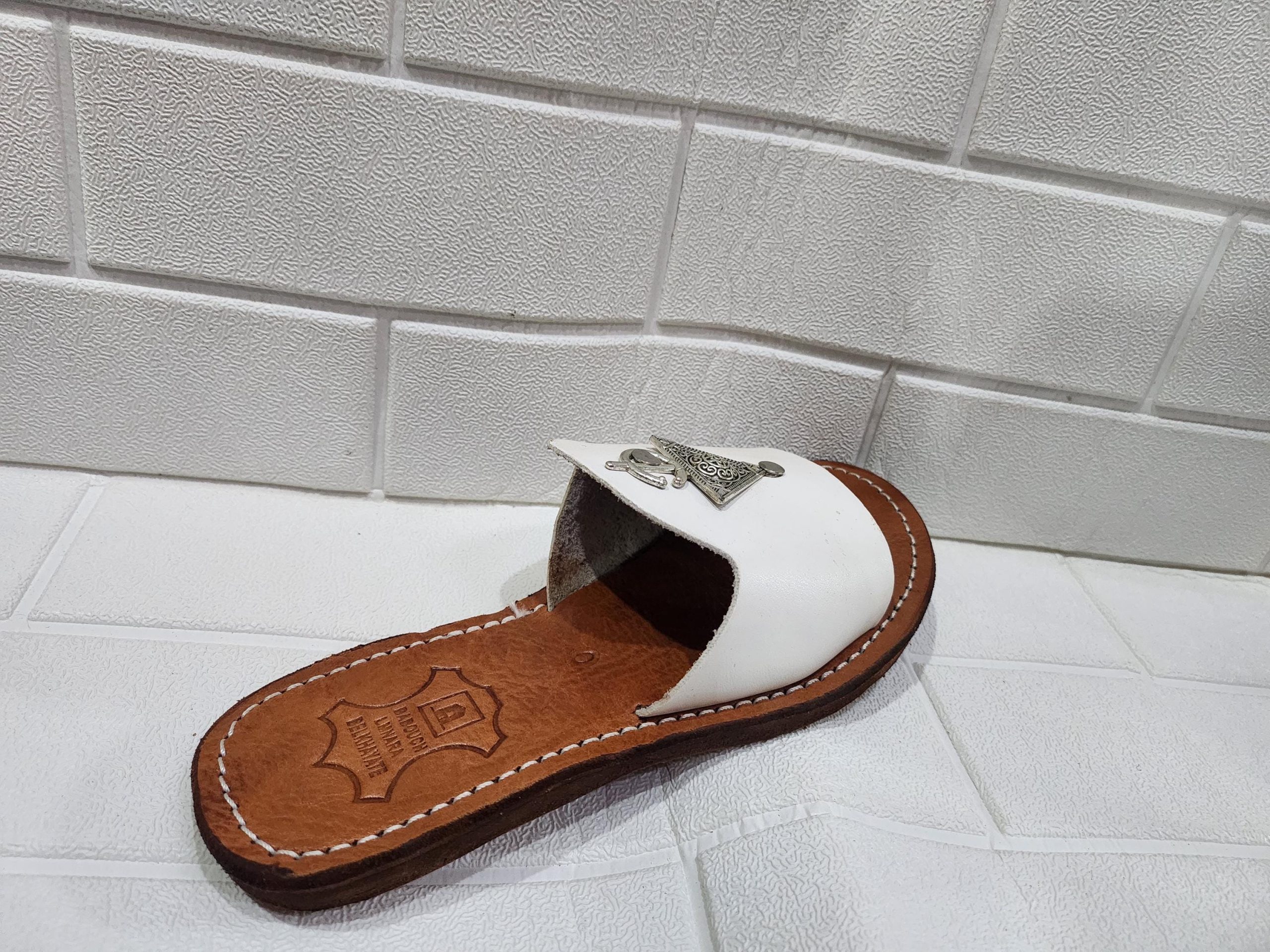 Handmade Moroccan White Leather Sandals – Silver Triangle Decor – Boho Flat Slippers For Women – Comfortable Ethnic Summer Slides – Ar